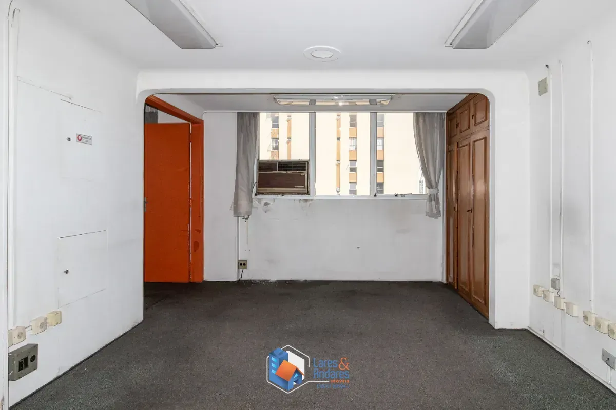 Imagem Conjunto comercial para venda em Liberdade, 276m²