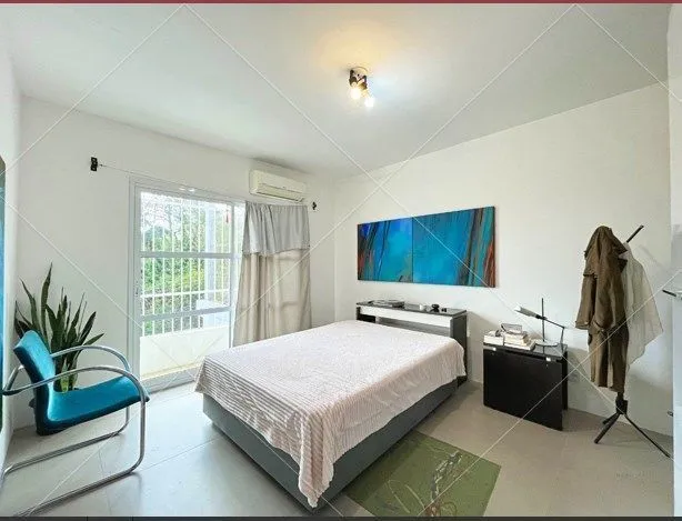 Imagem Casa para Venda - 3 dormitórios, sendo 1 suites, 2 vagas - Menino Deus