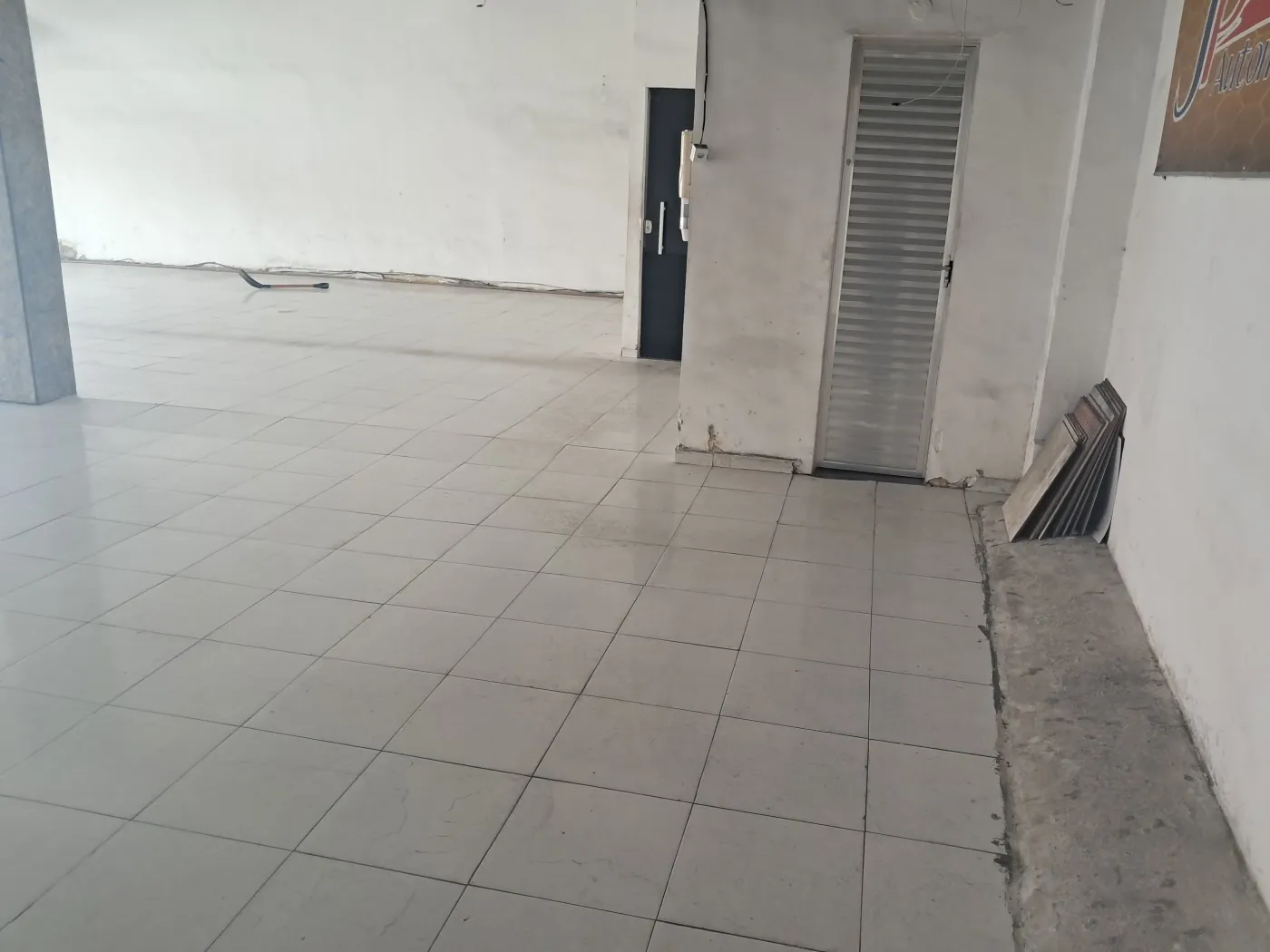 Imagem Loja para Locação em Rio de Janeiro, Campo Grande, 1 banheiro, 22 vagas