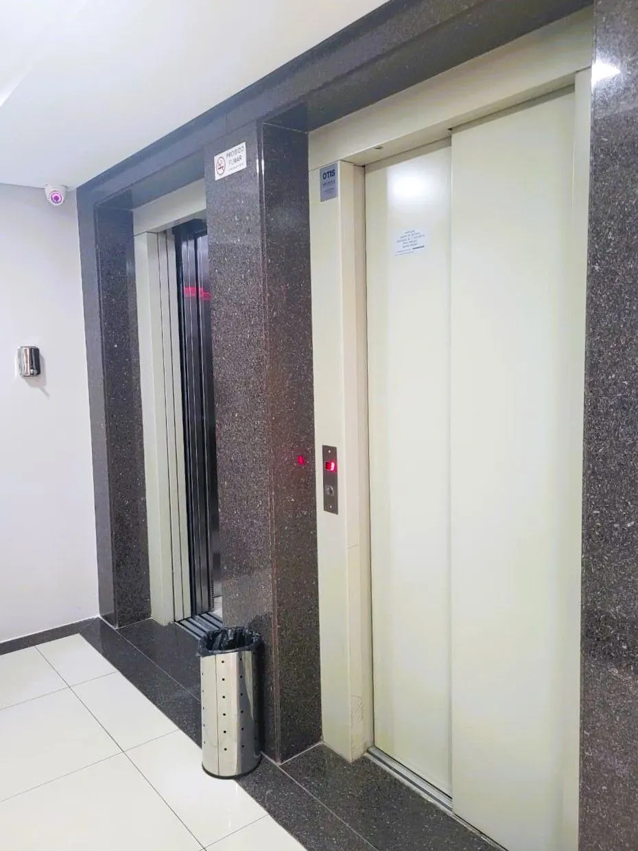 Imagem Ótima sala comercial com 1 vaga próximo a OAB