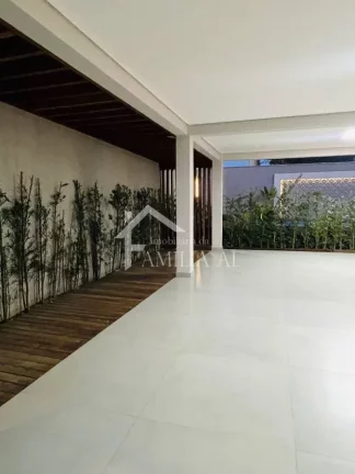 Imagem Sobrado Averbado no Iririú com 347m²
