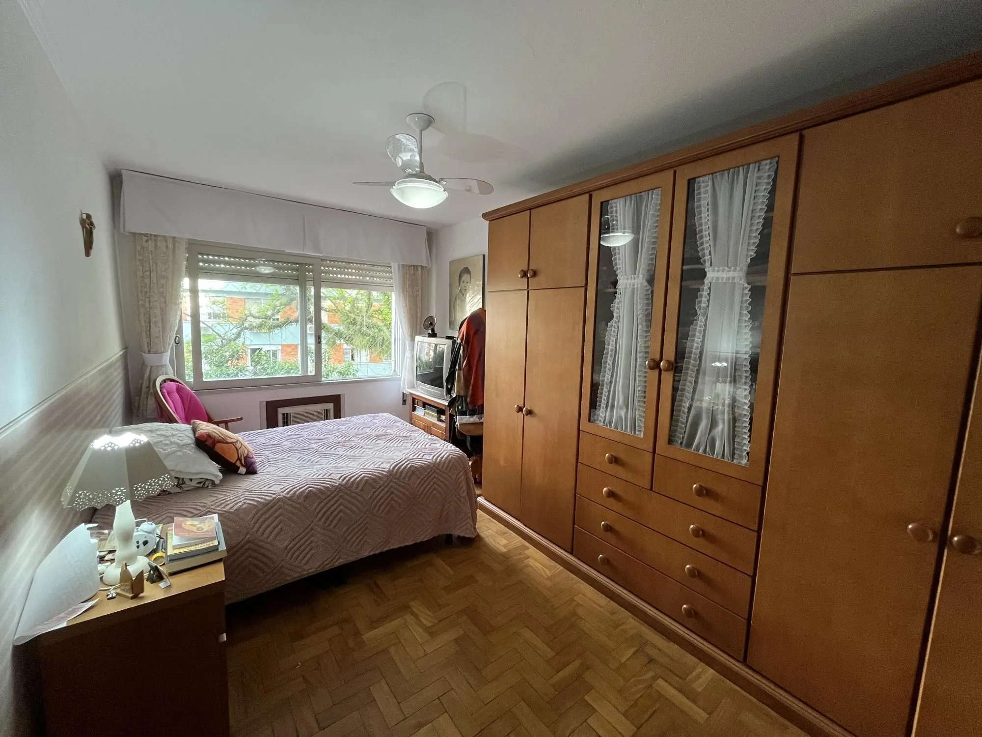 Imagem Apartamento de 3 quartos, suíte e 1 vaga de garagem no bairro Petrópolis em POA