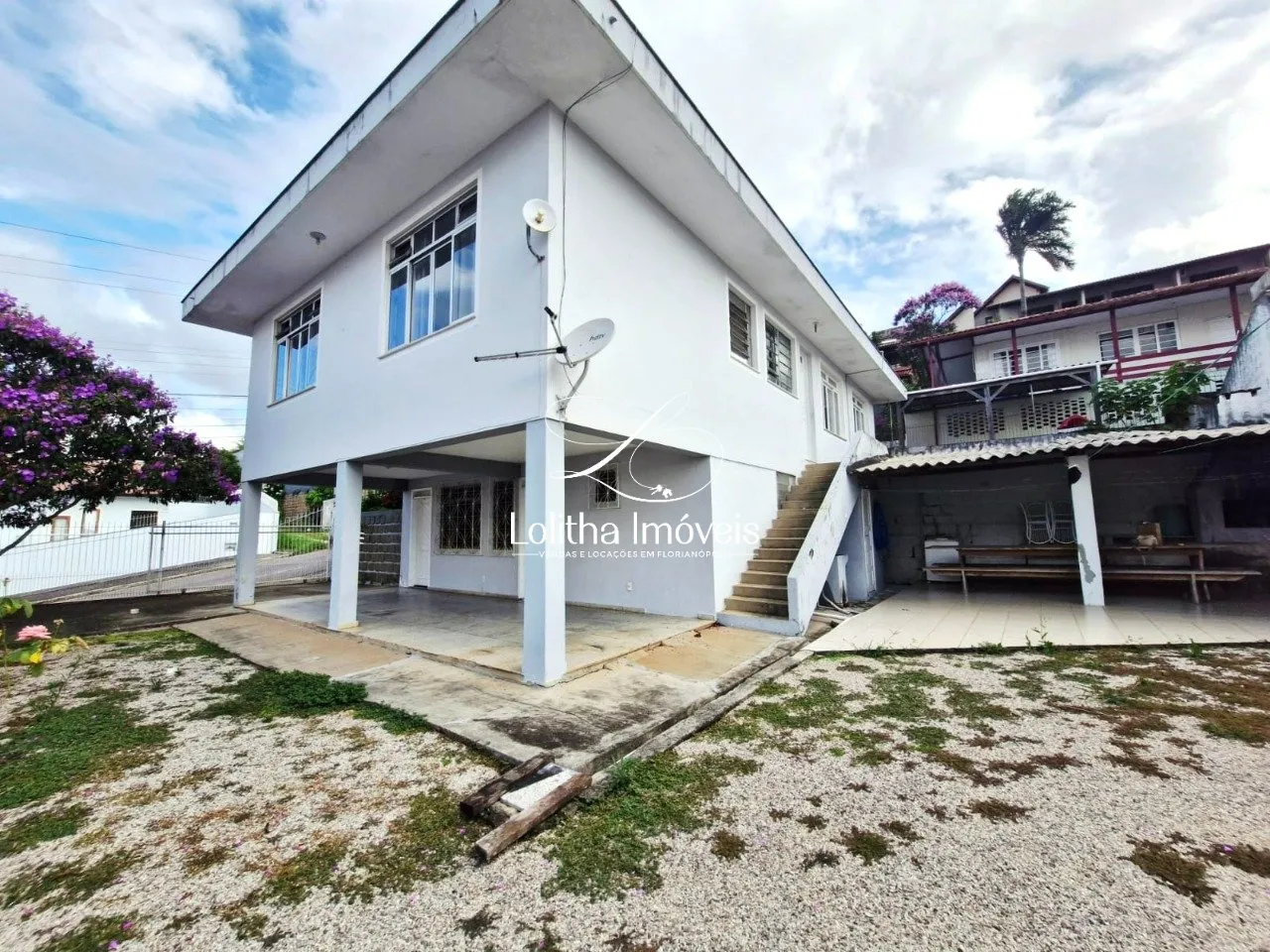 Imagem CASA COM 4 DORMITÓRIOS À VENDA PRÓXIMO À AV. MAX SCHRAMM