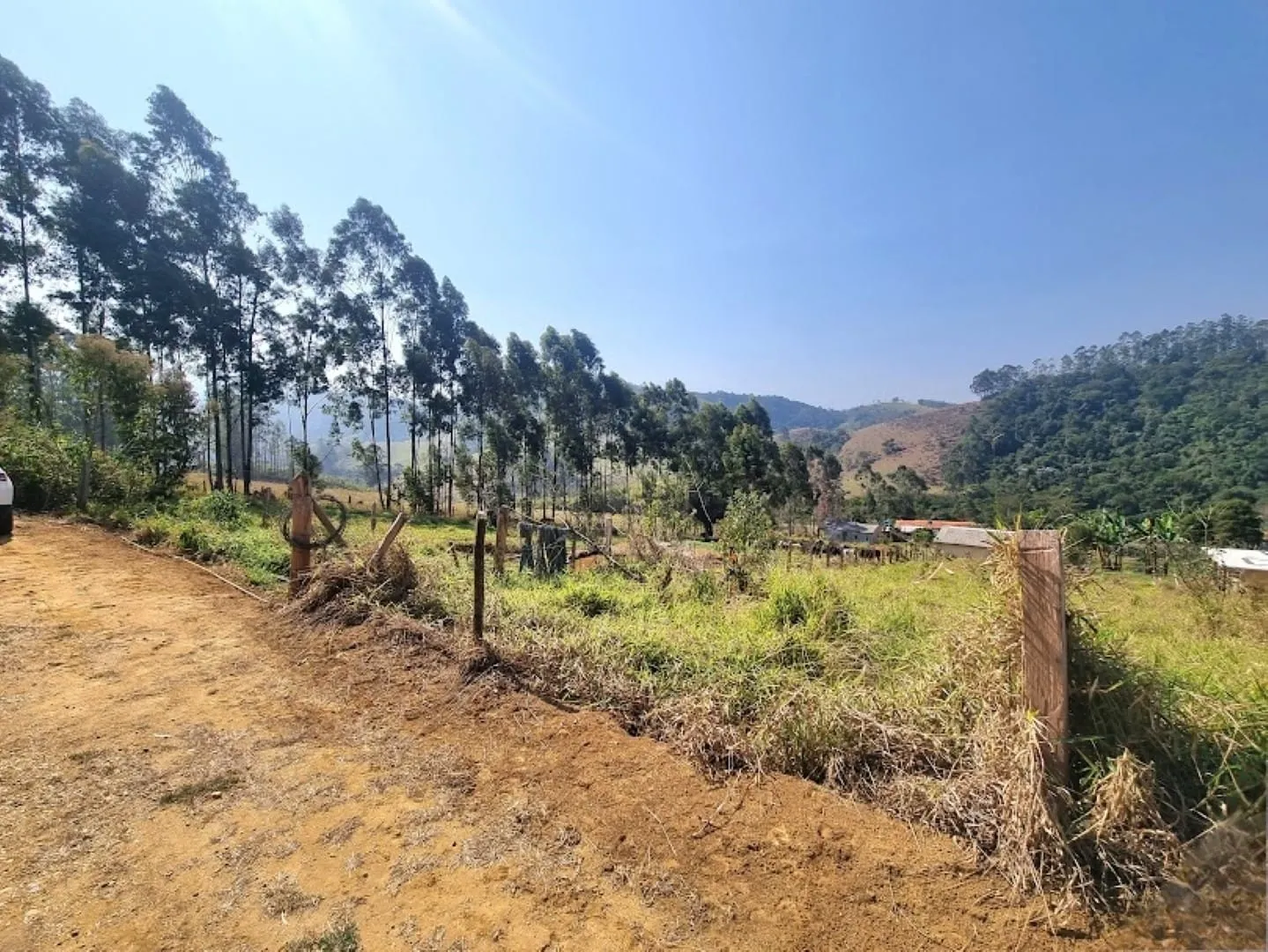 Imagem Terreno Chácara à Venda com Vista Panorâmica para a Serra e Proximidade de 1 km da Água, Ideal para Refúgio em Pindamonhangaba, SP