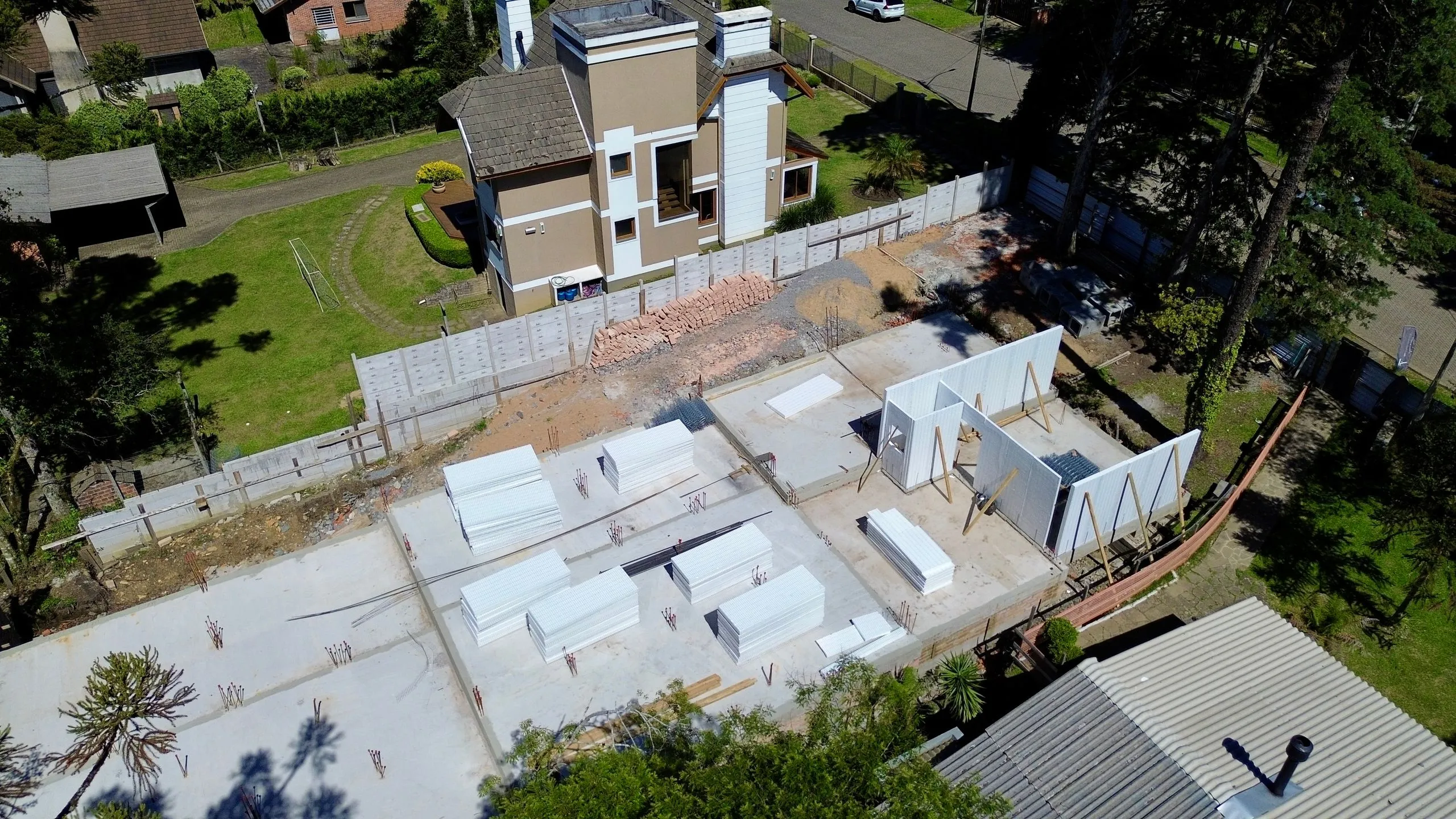 Imagem Casa de condomínio à venda em Canela, Vila Suzana, com 4 quartos, 174.55m2