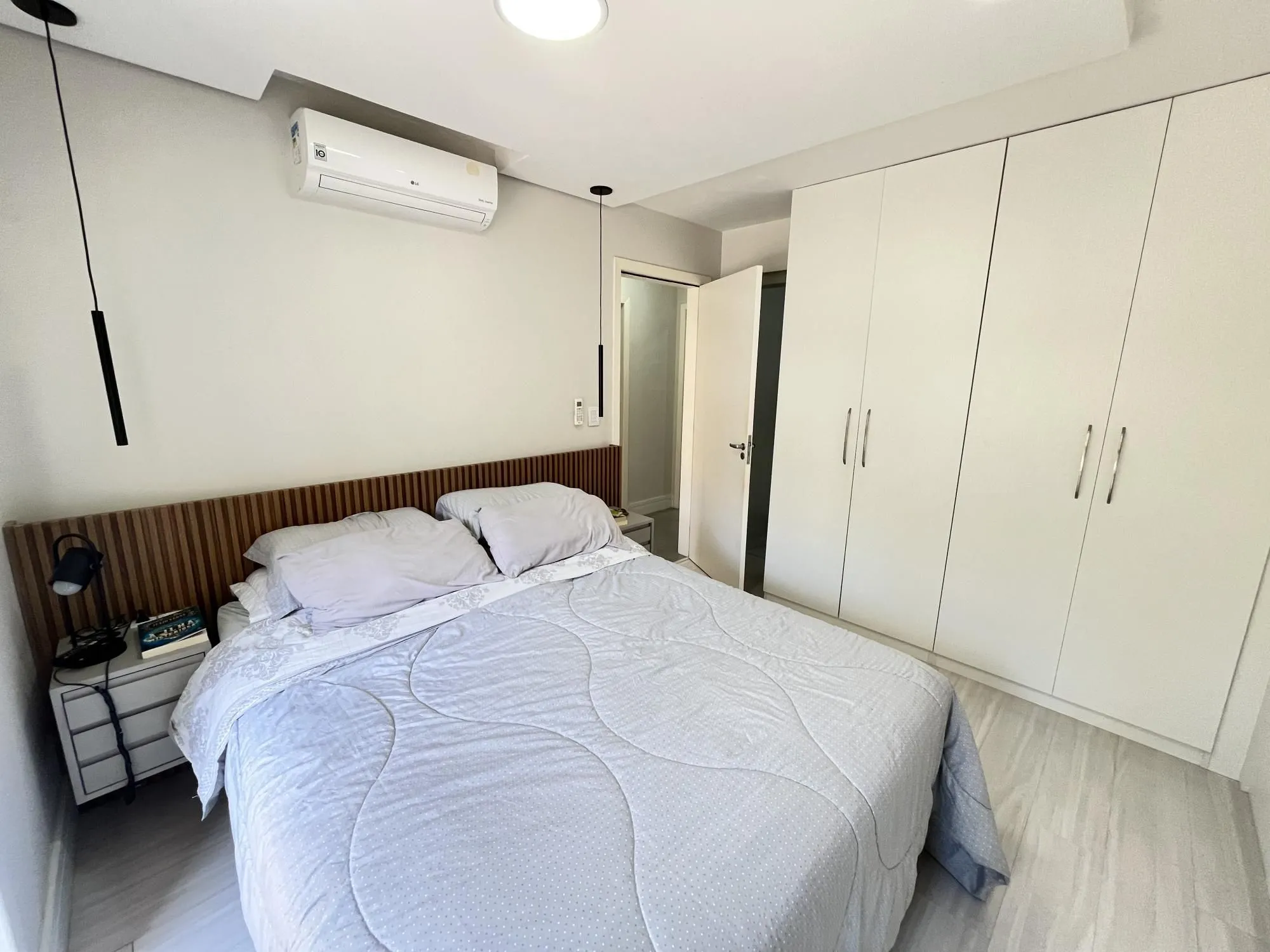 Imagem Apartamento de 2 quartos, suíte e 2 vagas de garagem no bairro Petrópolis em POA