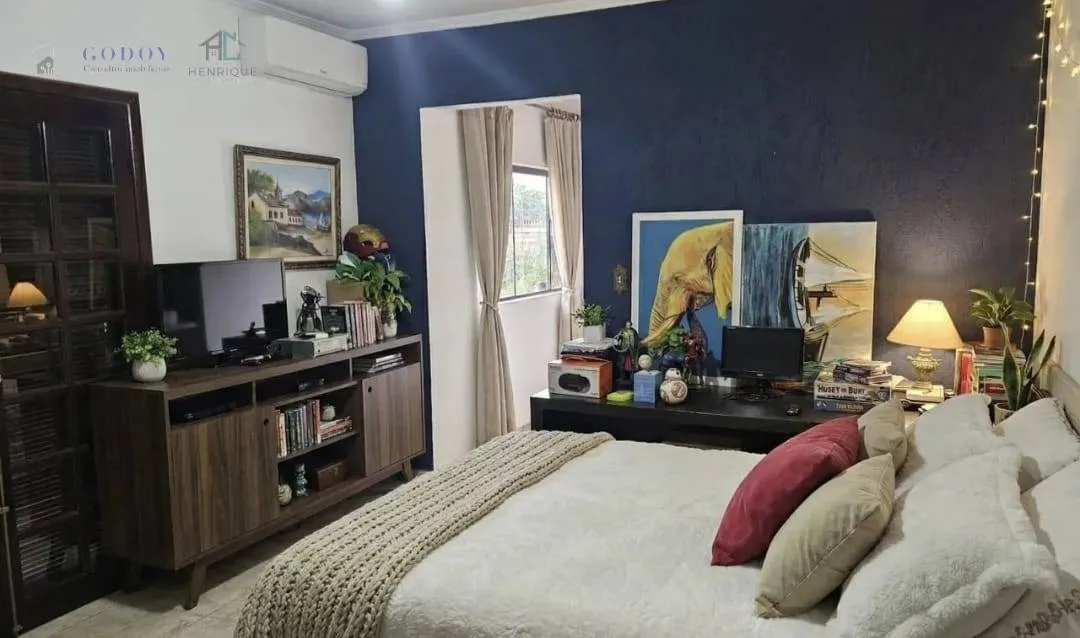 Imagem Sobrado com 4 Dormitórios, Suítes com Closet e Piscina.