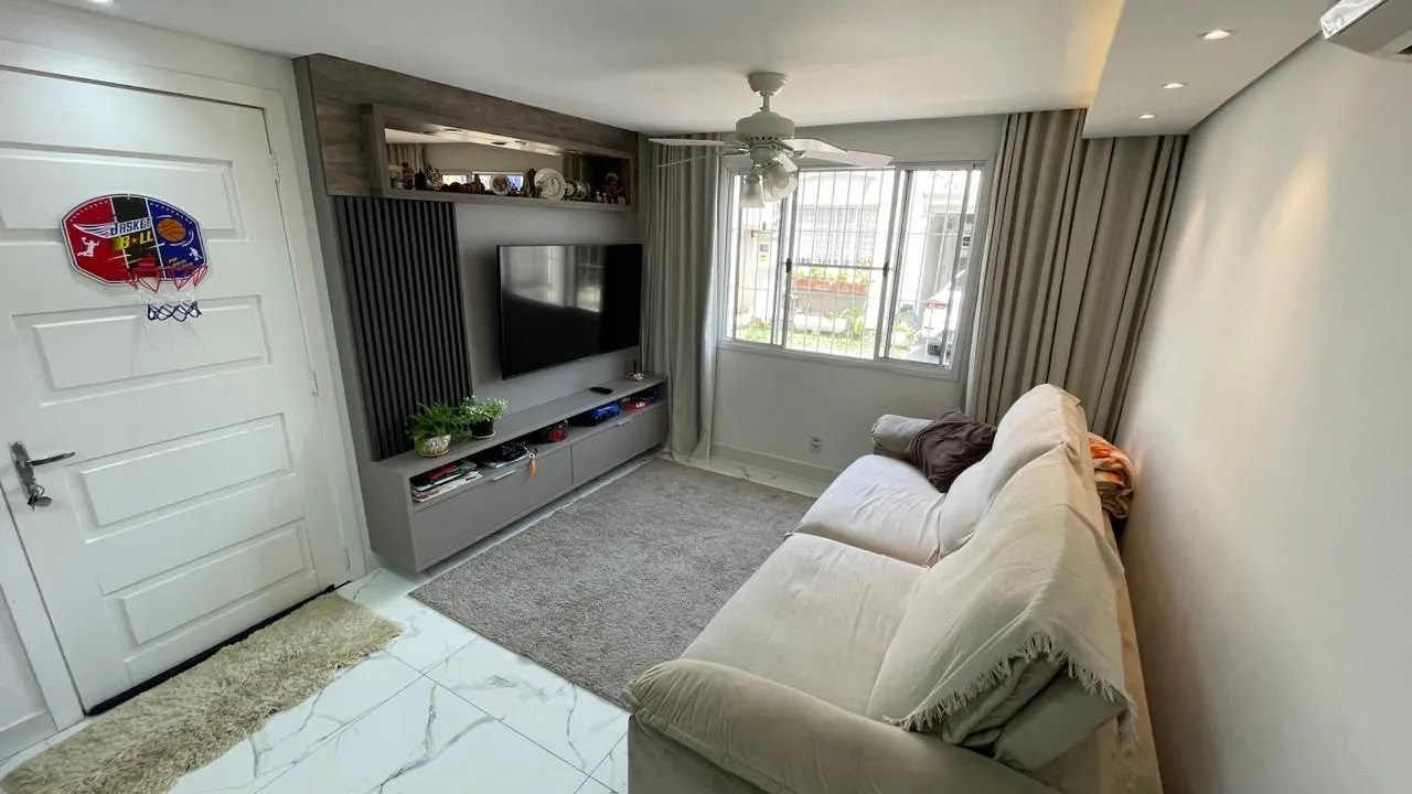 Imagem Casa com 3 dormitórios no bairro Humaitá