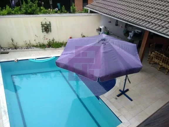 Imagem Lindo sobrado em condominio fechado.