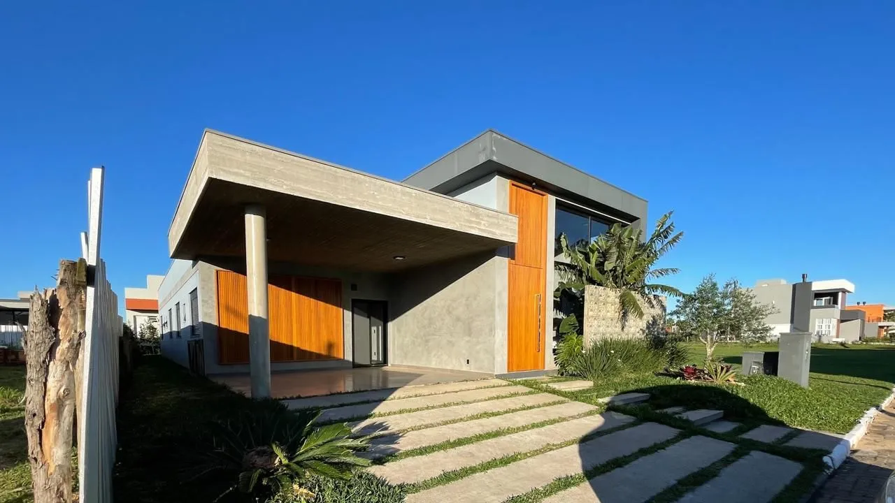 Imagem Casa de condomínio à venda em Torres, Centro, com 4 quartos, 221.55m2