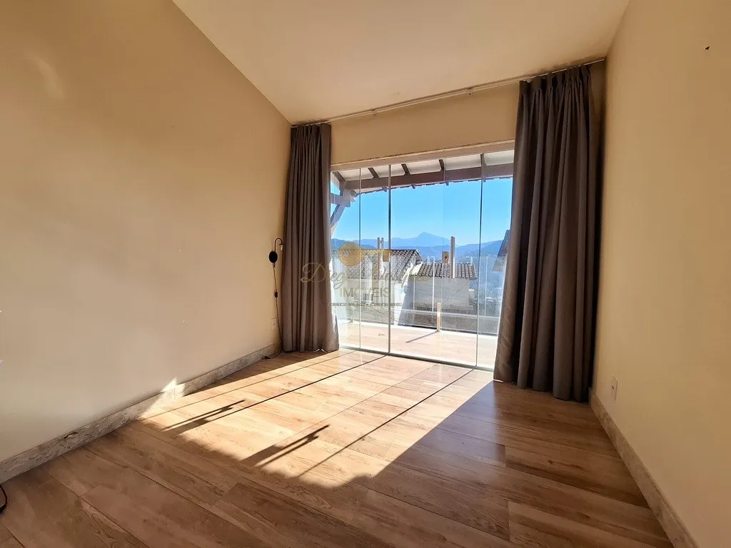 Imagem Casa em Condomínio para Venda em Teresópolis / RJ no bairro Iucas
