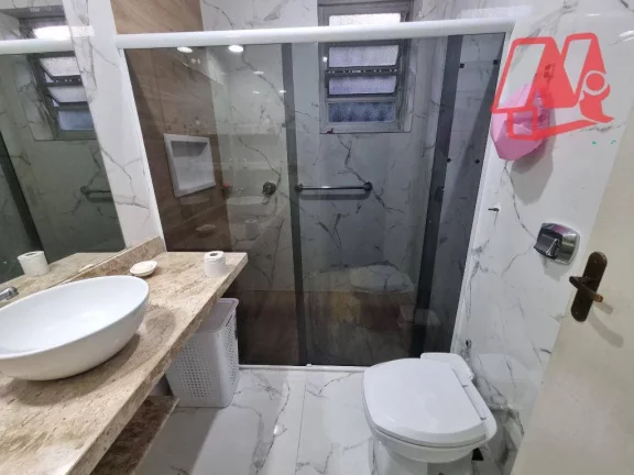 Imagem Casa com 5 dormitórios e pátio próximo à Redenção