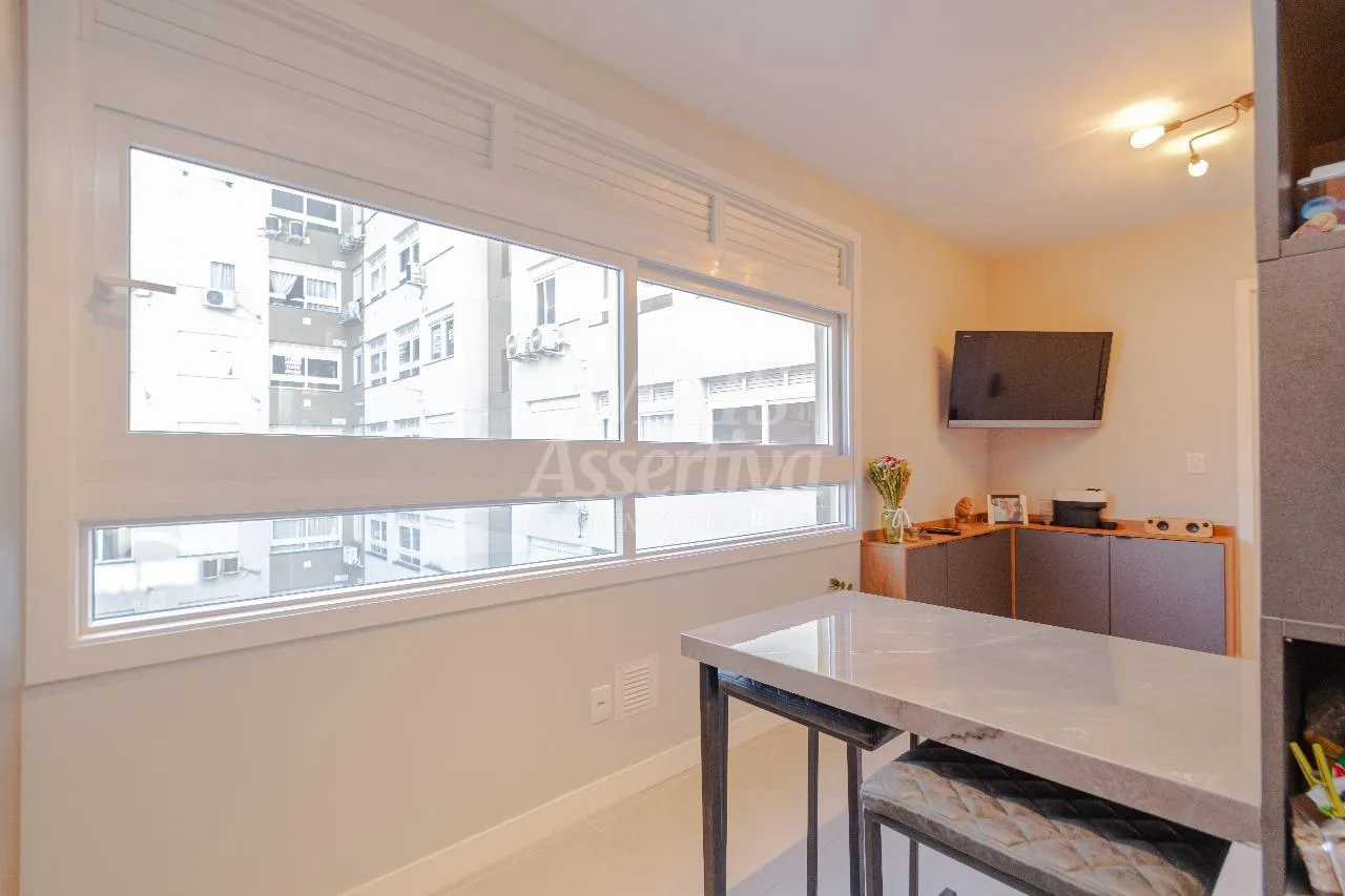 Imagem Ótimo apartamento mobiliado e decorado à venda em Porto Alegre/RS