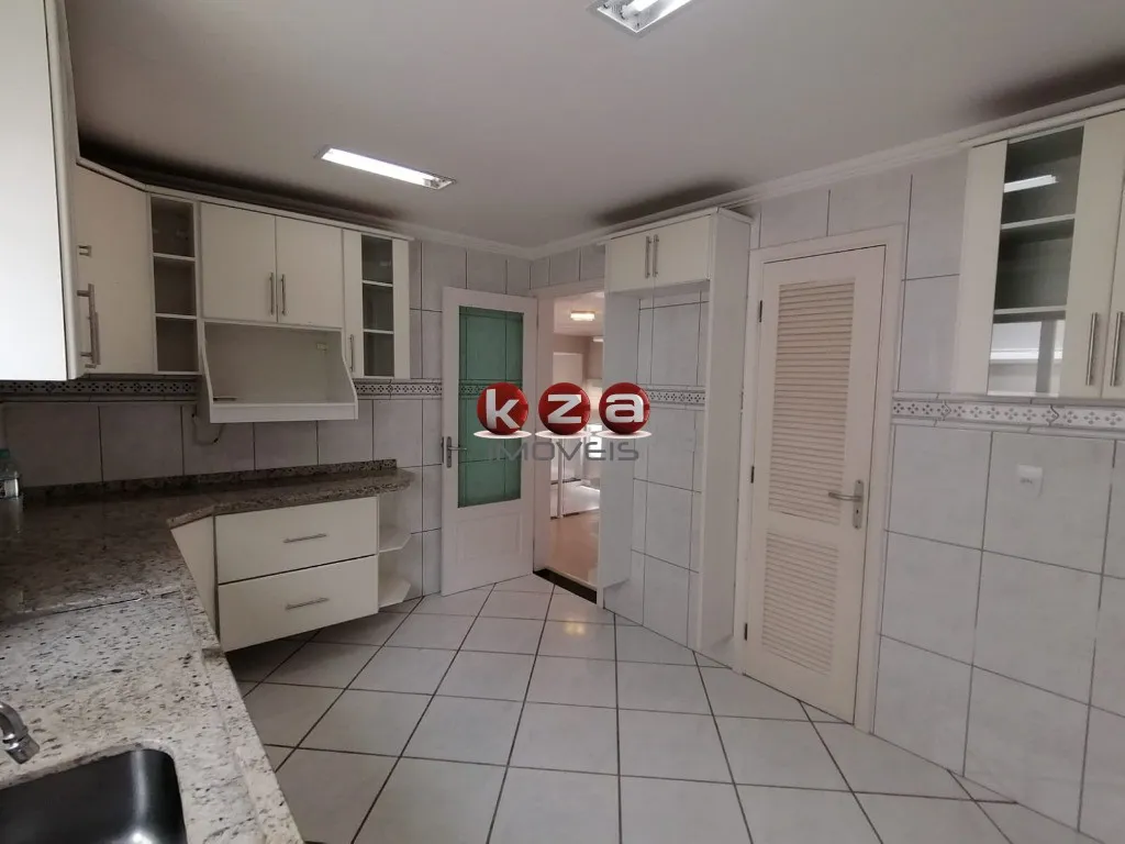 Imagem Casa de Alto Padrão em Condomínio Exclusivo em Vinhedo-SP: 3 Quartos, 1 Suíte, 3 Salas, 3 Banheiros, 4 Vagas de Garagem.
