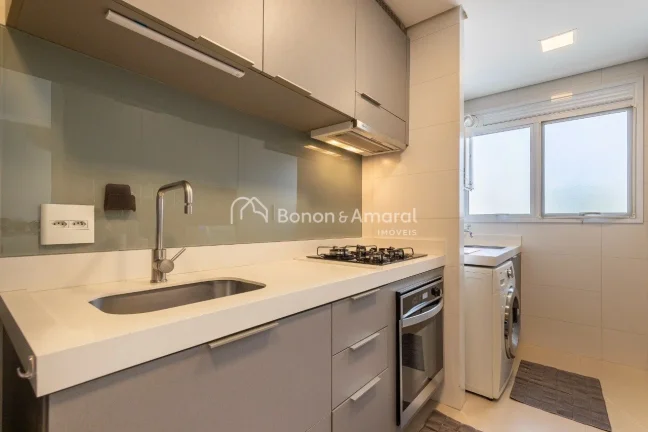 Imagem Apartamento à venda com 2 suítes no Cambuí. Possui 72m² e foi reformado com projeto de arquiteta...
