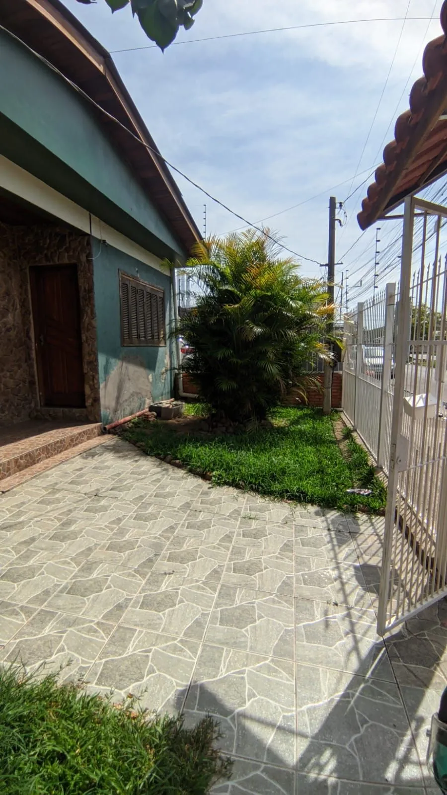 Imagem Casa com pátio, 2 dormitórios, Avenida Vinte e Um de Abril - bSarandi