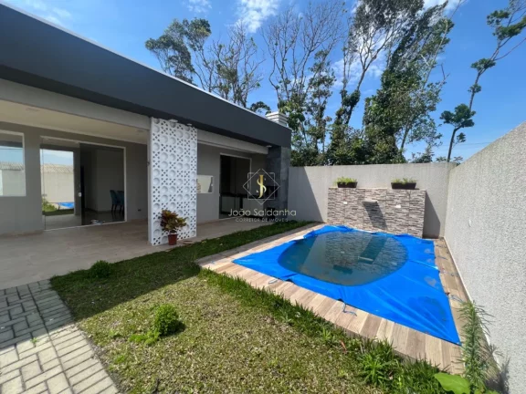 Imagem Casa com piscina para locação temporada em Guaratuba para 12 pessoas, (500 metros do mar)