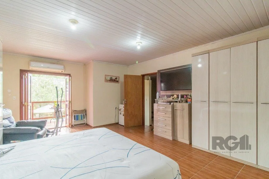 Imagem Casa com 3 dormitórios e 3 vagas no bairro Santa Tereza