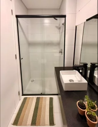 Imagem Descubra este moderno apartamento de aproximadamente 80 m², localizado no coração de Jurerê Lest...