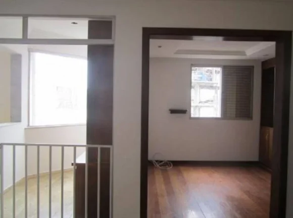 Imagem O  apartamento  encontra-se  em  muito  bom  estado,  com  boa iluminação  e ventilação; tendo  vista  definitiva  e  privilegiada.