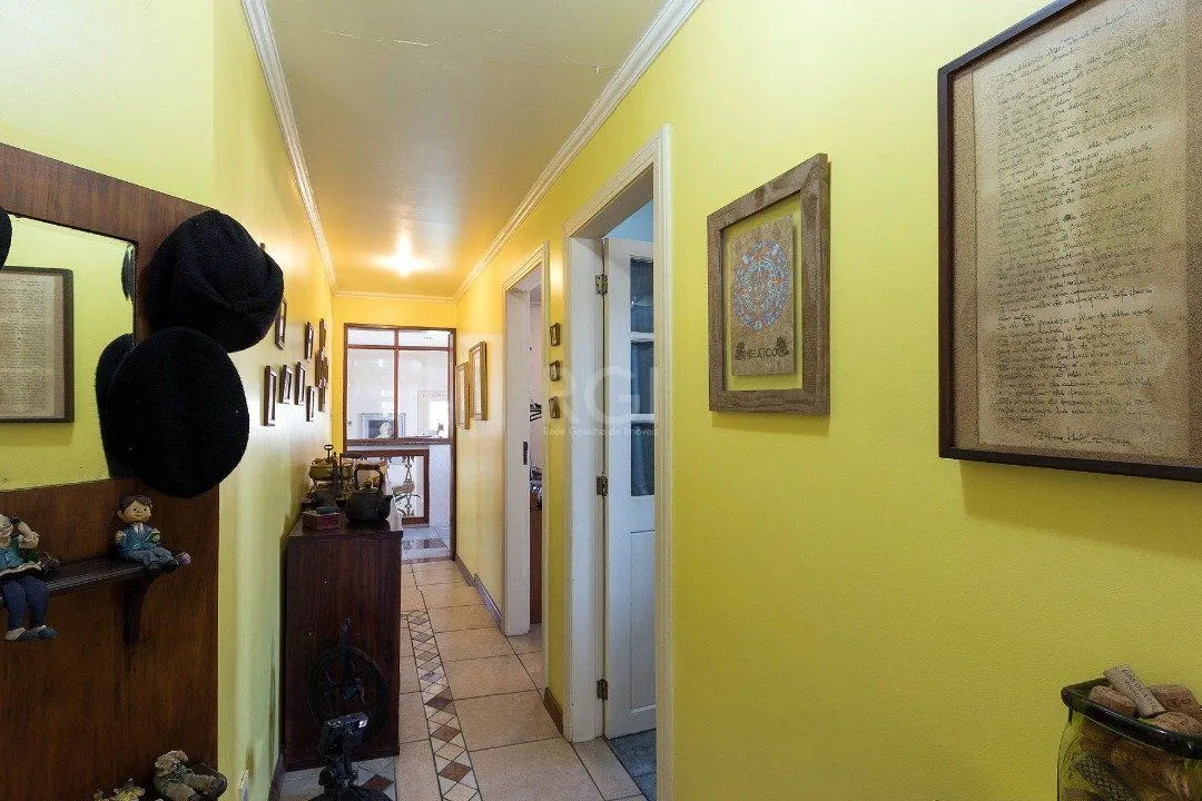 Imagem Casa para Venda - 320m², 5 dormitórios, sendo 2 suites, 3 vagas - Tristeza