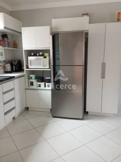 Casa à venda com 2 quartos , 70m² em Forquilhas São José