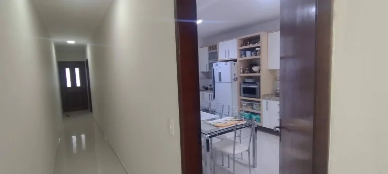 Imagem Sobrado com 224 m² 3 Dormitorios sendo 1 Suite e 2 Vagas de Garagens