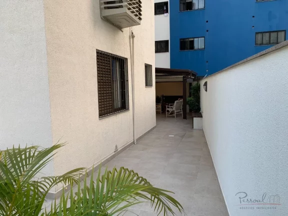 Imagem Apartamento com 4 quartos sendo 2 suites, 2 vagas a poucos passos dos Colégios Catarinense e Menino...