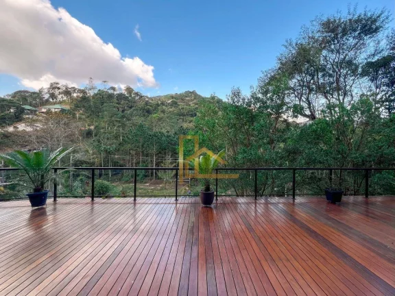 Imagem Casa Linear no Green Valley – 4 Suítes, Semi Porteira Fechada, Vista Deslumbrante e Sofisticação em Teresópolis