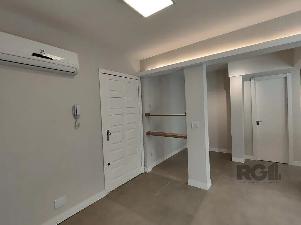 Imagem Apartamento semi mobiliado, 67m², 2 dormitórios, 1 vaga no bairro Petrópolis