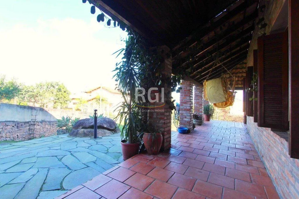 Imagem Casa para Venda - 269.06m², 4 dormitórios, sendo 2 suites, 5 vagas - Teresópolis