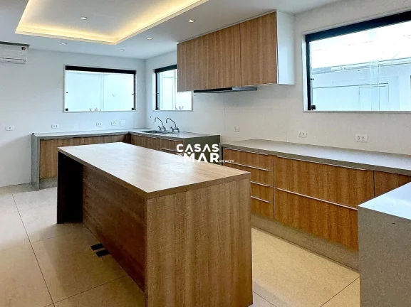 Imagem Imponente residência de luxo com 4 suítes na Barra da Tijúca, Rio de Janeiro - RJ: 3 salas, 6 vagas e 1.000m² de puro requinte!