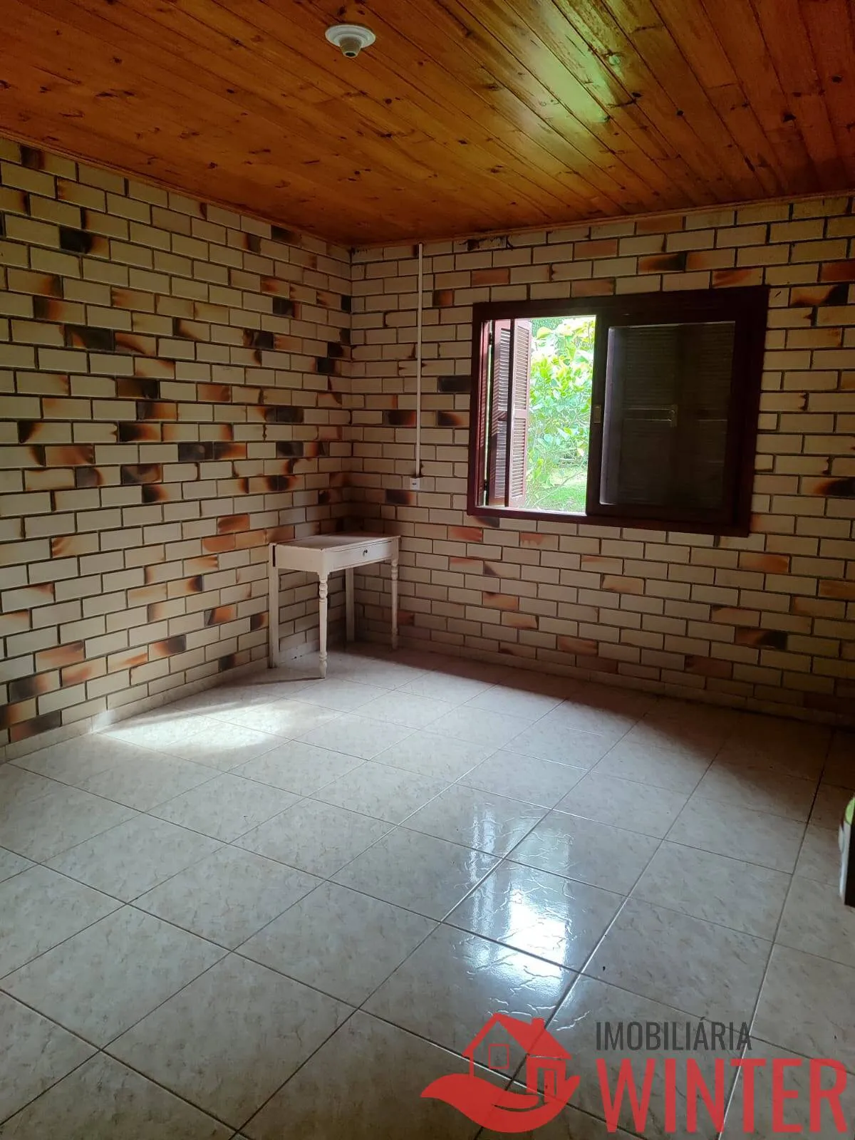 Imagem Pavilhão de 1.558,37m² + casa de caseiro em área de 14.485,00m²