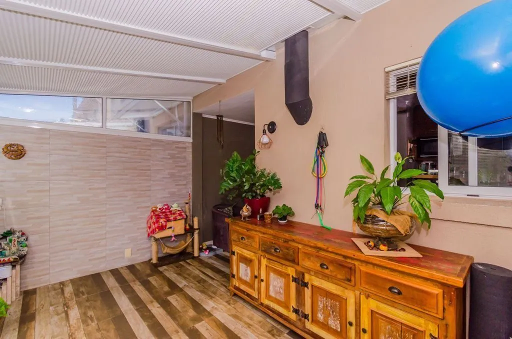 Imagem Casa em Condomínio 4 Dormitórios com Suíte no Lindoia - Porto Alegre