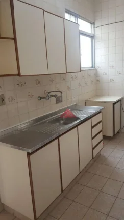 Imagem Apartamento em local previligiado no miolo de icarai,constituido por salão 03 quartos dependencias completa,vaga de garagem na escritura,andar alto so