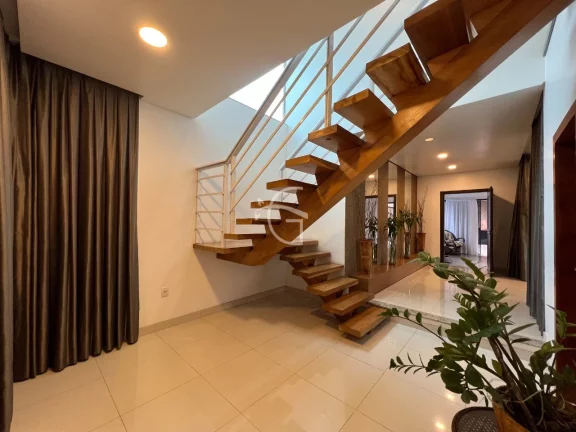 Imagem Venha se encantar com esta incrível casa localizada no prestigiado bairro Vila Nova, em Joinville.