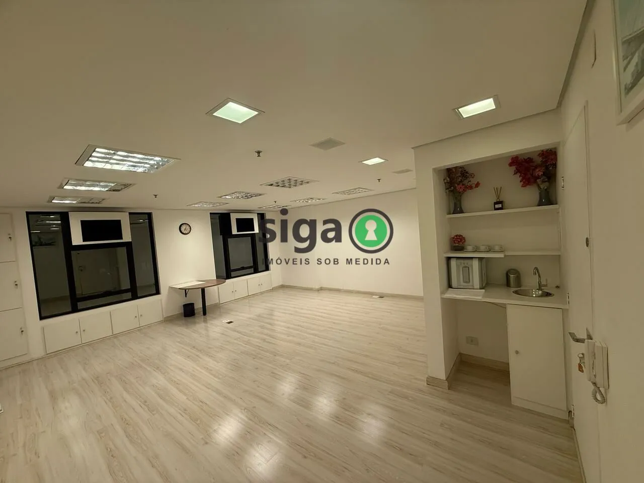 Imagem Sala Comercial à Venda no Brooklin - Andar Alto e Vista Privilegiada !