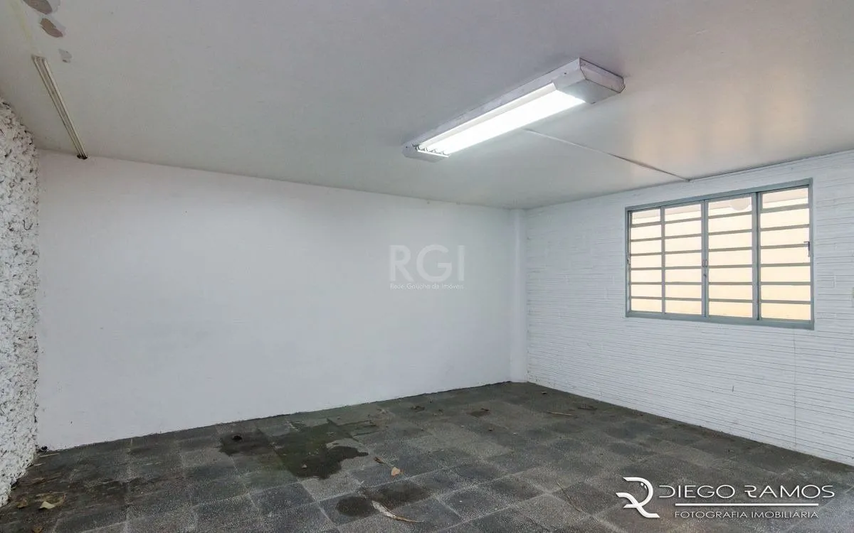 Imagem Venda de casa residencial 25,00m x 80,00m- Menino Deus. 4 vagas, 4 dormitórios, sendo 1 suíte, 1 varanda, lareira e churrasqueira.