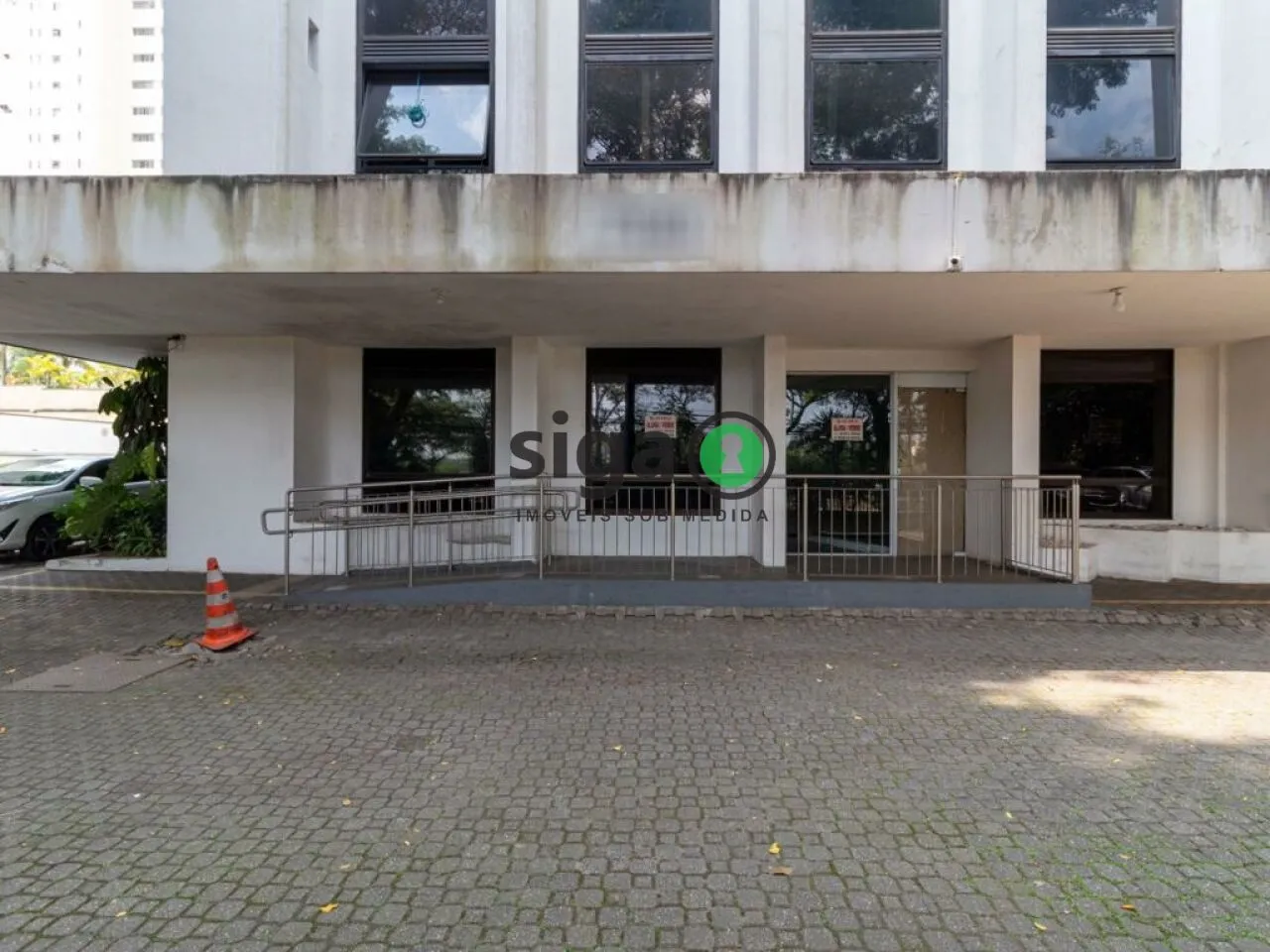 Imagem Loja no térreo com 180m², com 6 salas e 3 banheiros para Locação ou Venda em Alto de Pinheiros