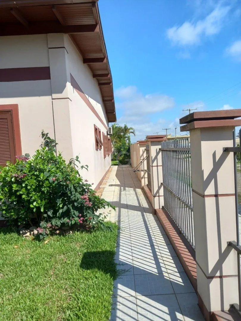 Imagem Casa para venda - 196m², 3 dormitórios - Centro de Torres/RS