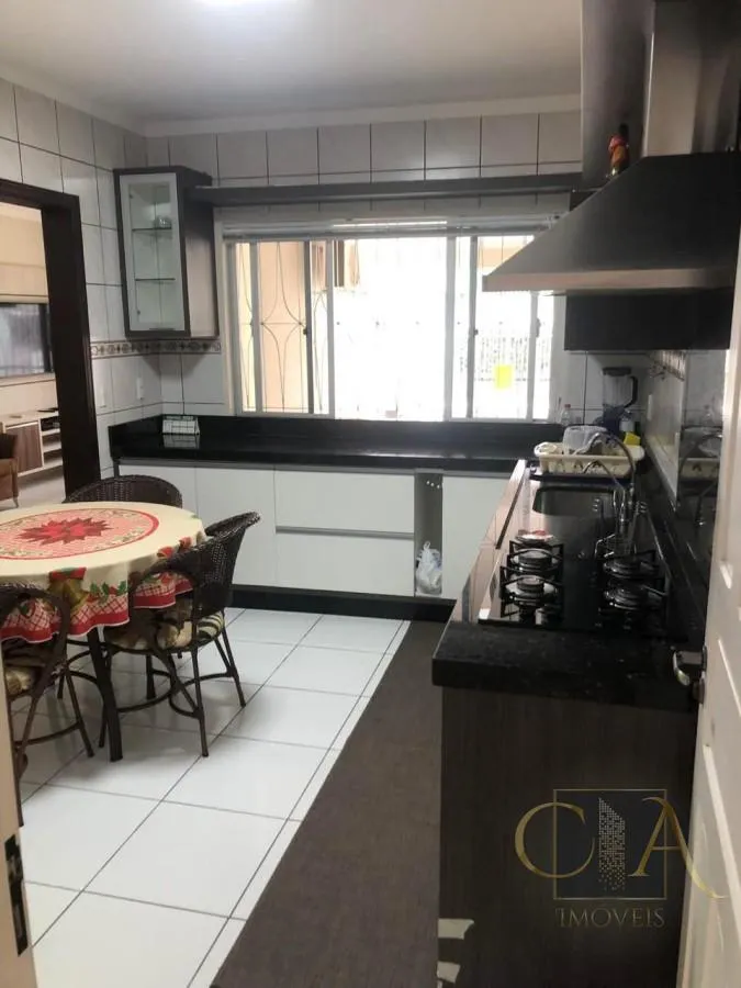 Imagem Casa para Temporada em Itapema, Centro, 3 dormitórios, 1 suíte, 2 banheiros, 2 vagas