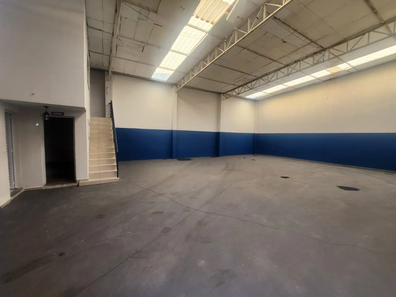Imagem Galpão Comercial para Locação em Sorocaba-SP, Jardim Bertanha - 1 Sala, 1 Banheiro, 230m² de Área!