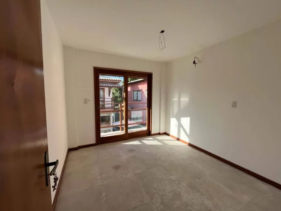 Imagem Excelente oportunidade condomínio de somente 2 unidades próximo ao mar e centrinho da Villa . Casa...