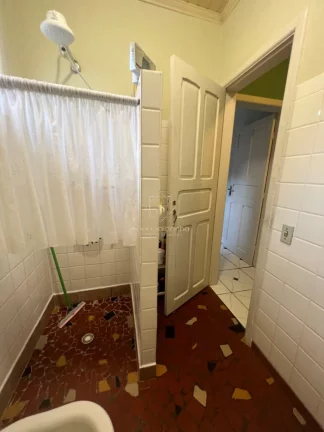 Imagem Casa em Guaratuba na região Central, muito bem localizada, uma quadra da av. 29 de abril.