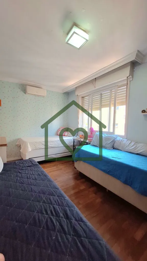Imagem A/J BROKERS VENDE NO BAIRRO RIO BRANCO ? PORTO ALEGRE 
 Excelente Apartamento em andar alto, com vis...