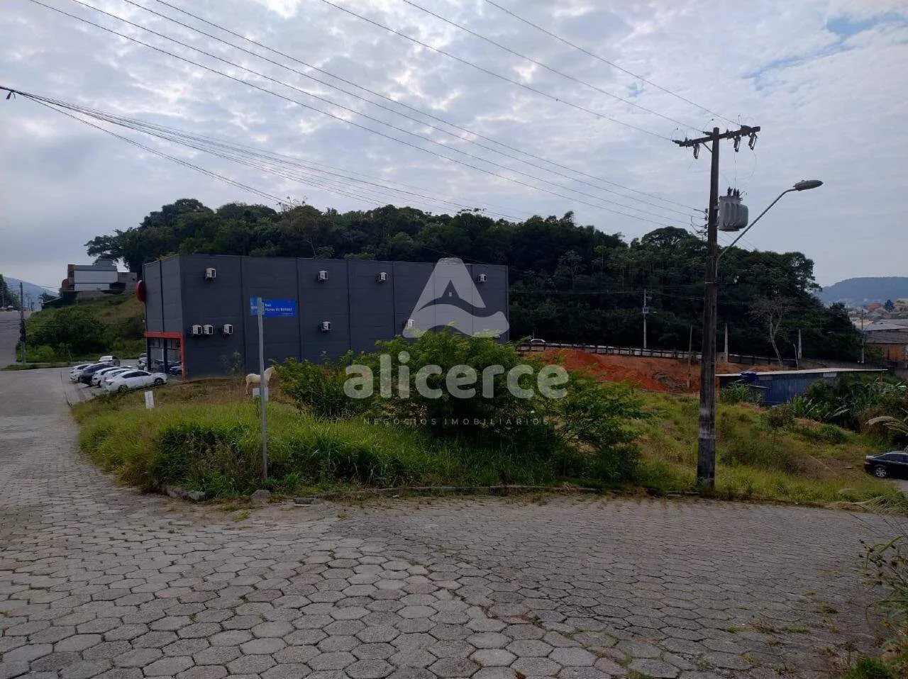 Imagem Terreno à venda com , 301,36m² em Forquilhas São José