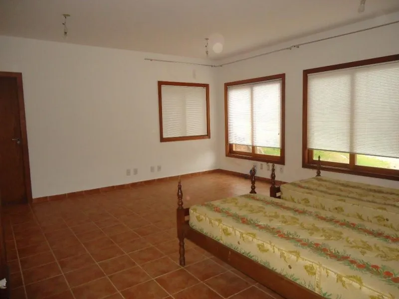 Imagem Magnífica Casa de Condomínio à Venda em Valinhos-SP, Bairro Pinheiro: 4 quartos, 4 suítes, 3 salas, 5 banheiros, 5 vagas, 450m².