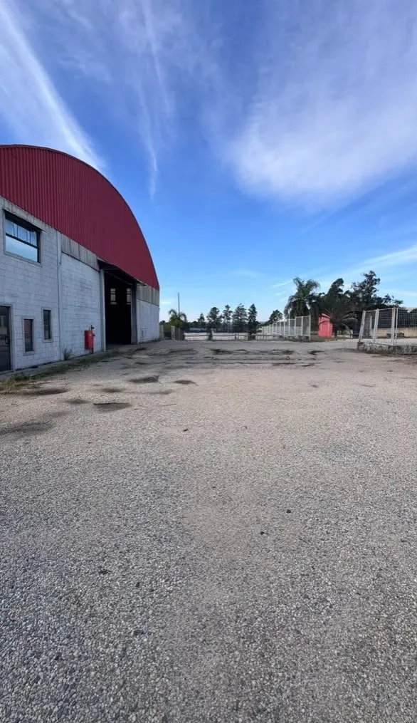 Imagem Aluga-se Galpão Industrial - Aparecidinha/Sorocaba ÁREA INDUSTRIAL PARA LOCAÇÃO EM SOROCABA - EXCELENTE LOCALIZAÇÃO E INFRAESTRUTURA