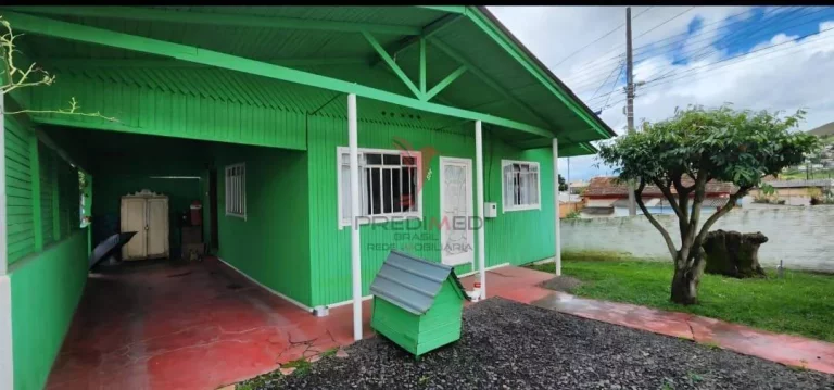 Imagem Casa de madeira, em Lages, Bairro São Luiz,esquina, dois quartos