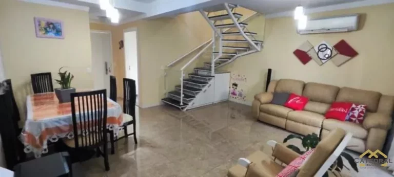 Imagem Sobrado à venda com 3 quartos (1 suíte) no Bairro Engordadouro em Jundiaí